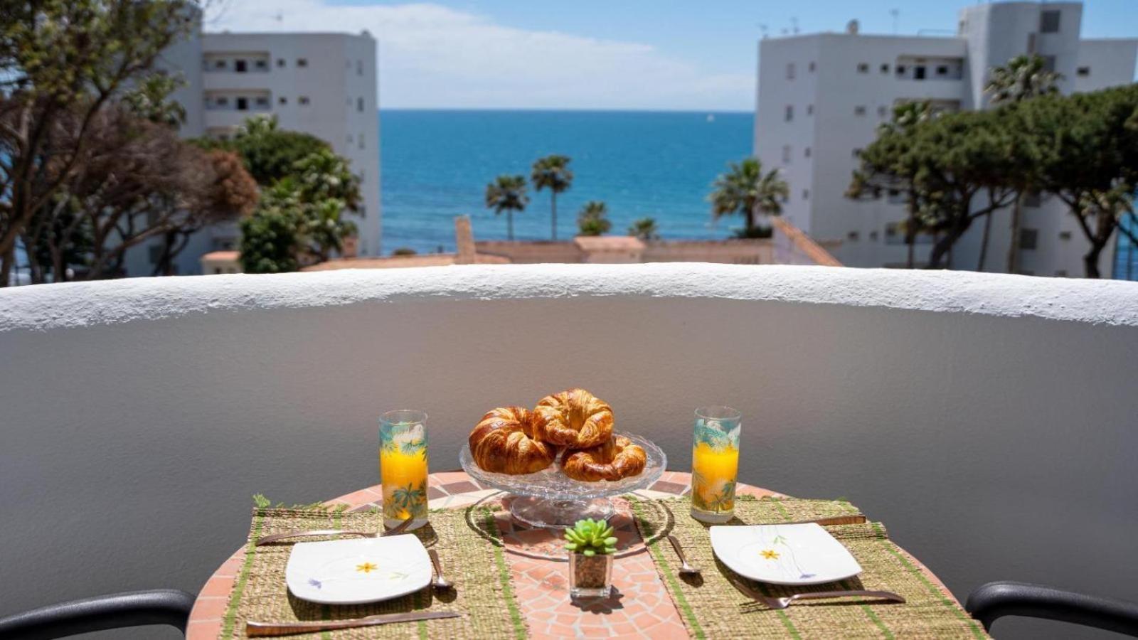 Beachfront Apartment In Calahonda MIJAS COSTA Eksteriør billede