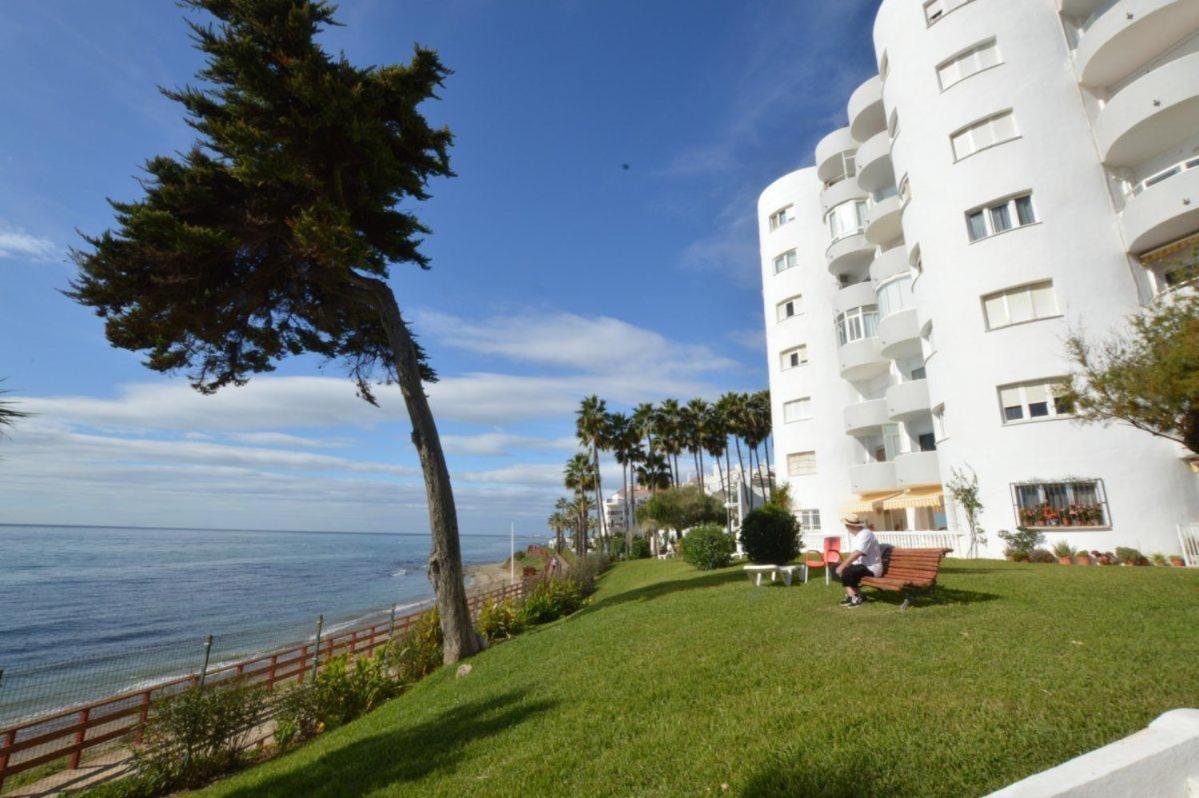 Beachfront Apartment In Calahonda MIJAS COSTA Eksteriør billede